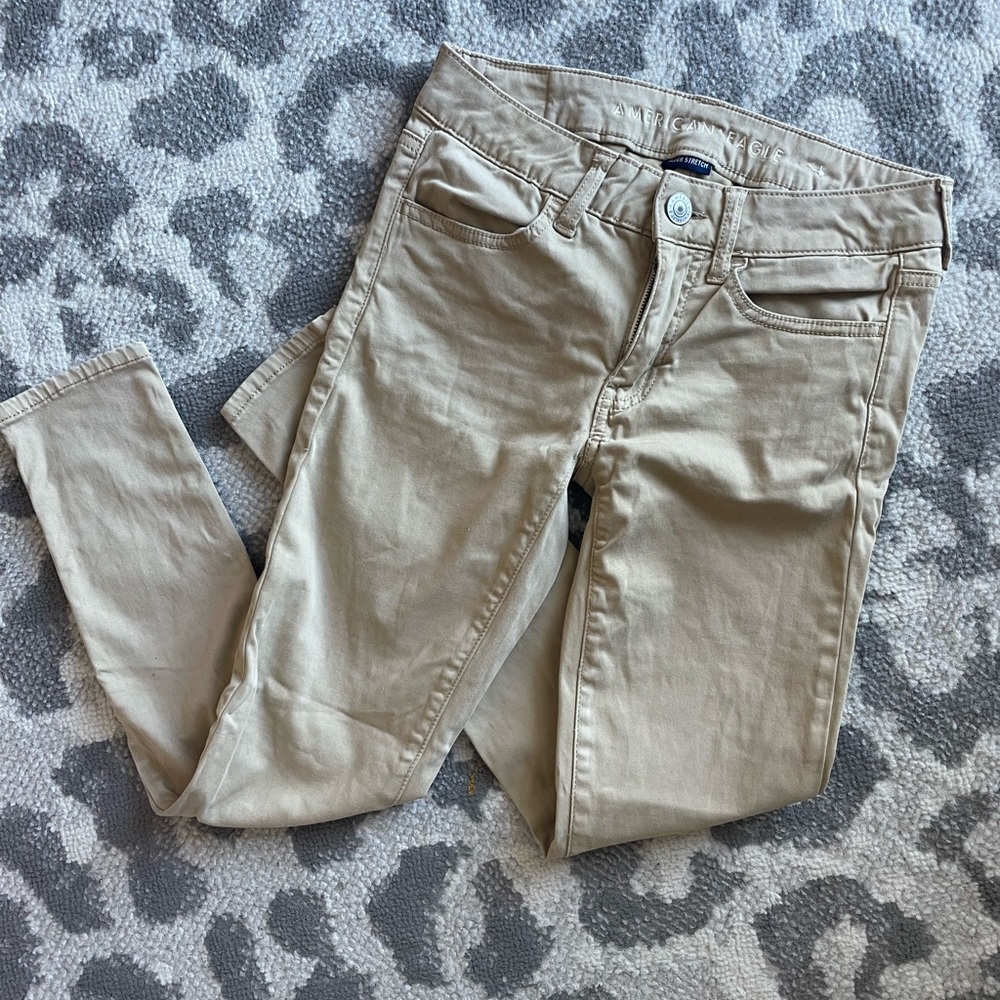 American Eagle women’s khaki pants